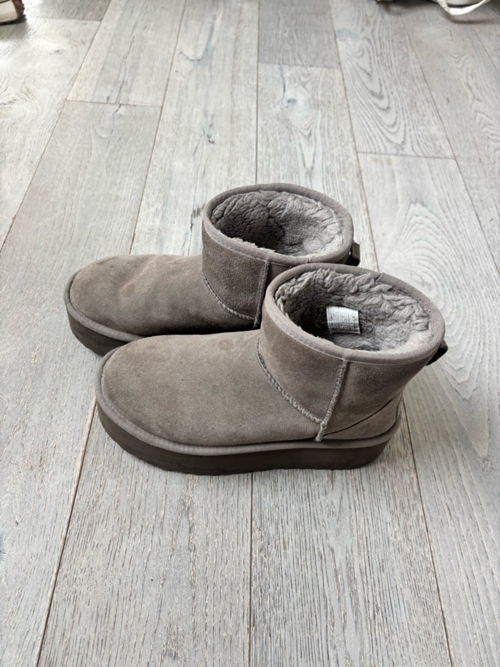 UGG Classic Mini Platform Boots - Picture 7 of 9